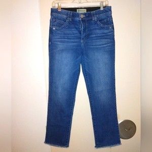 Democracy ab technology size 8